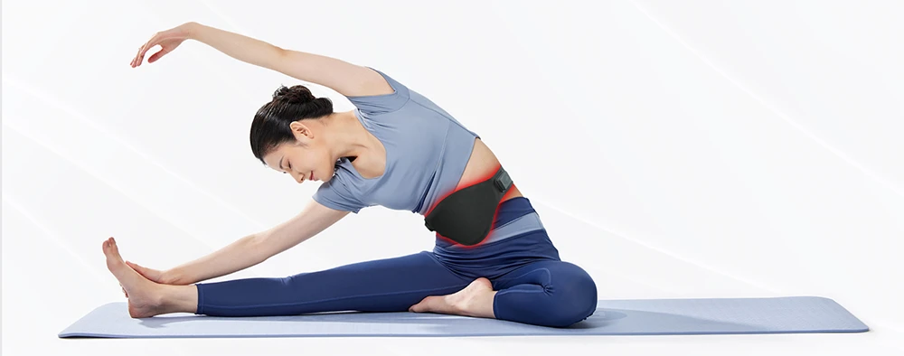 a women wearing red light therapy belt to do yoga and reduce oxidative stress